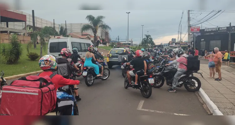 Protesto aconteceu na avenida Bispo Dom Geraldo Pellanda