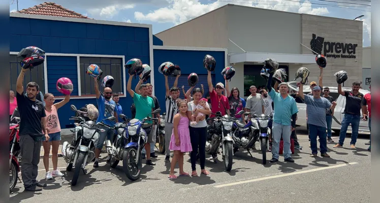 O protesto desta vez aconteceu em frente a capela onde o corpo da vítima estava sendo velado.