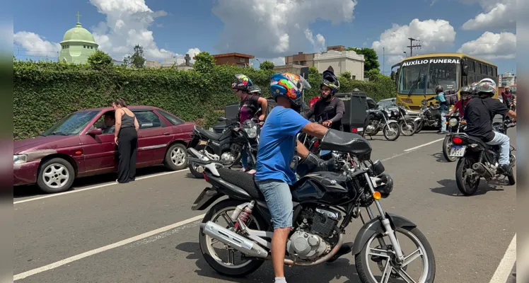 O protesto desta vez aconteceu em frente a capela onde o corpo da vítima estava sendo velado.