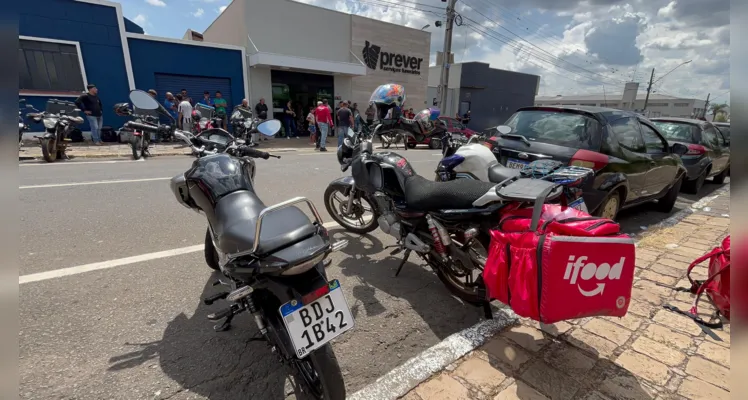 O protesto desta vez aconteceu em frente a capela onde o corpo da vítima estava sendo velado.