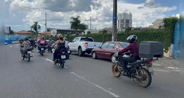 O protesto desta vez aconteceu em frente a capela onde o corpo da vítima estava sendo velado.