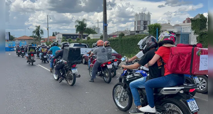 O protesto desta vez aconteceu em frente a capela onde o corpo da vítima estava sendo velado.