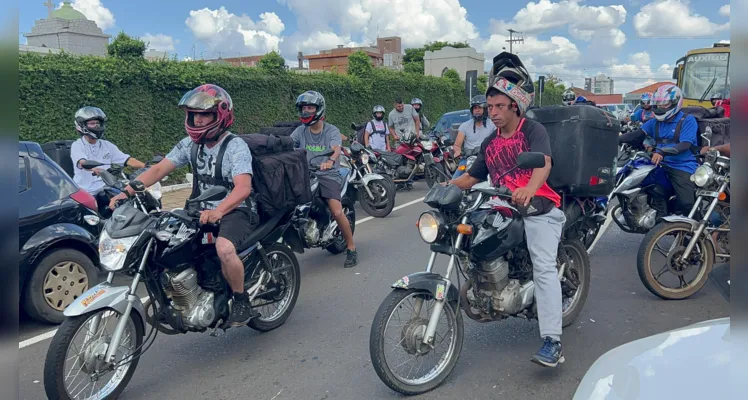 O protesto desta vez aconteceu em frente a capela onde o corpo da vítima estava sendo velado.