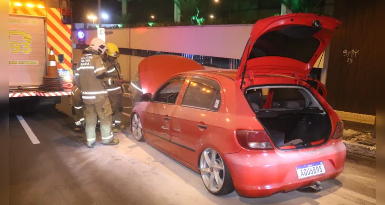 Bombeiros agiram rápido para combater o fogo