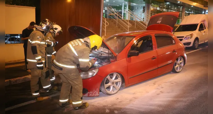 Bombeiros agiram rápido para combater o fogo