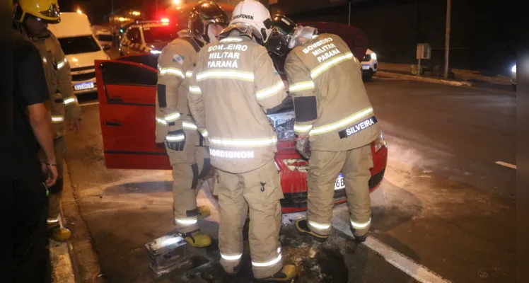 Bombeiros agiram rápido para combater o fogo