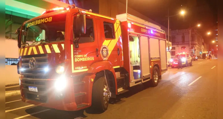 Bombeiros agiram rápido para combater o fogo