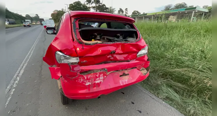 Acidente com dois carros e caminhão é registrado na BR-376