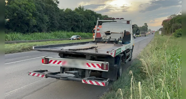 Acidente com dois carros e caminhão é registrado na BR-376