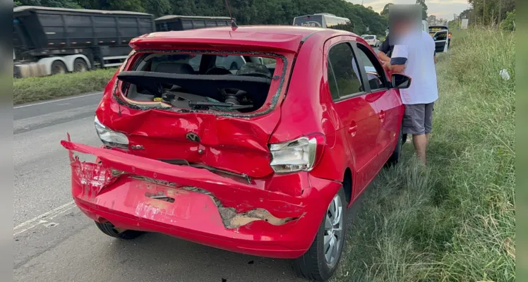 Acidente com dois carros e caminhão é registrado na BR-376