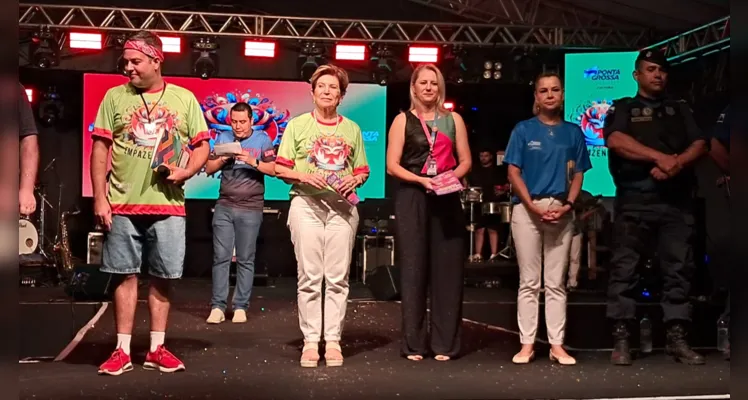 Logo após a abertura, foram escolhidas as ganhadoras do concurso de fantasias, a Rainha do Carnaval e o Rei Momo.