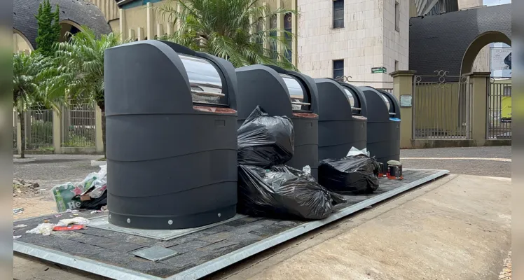 Moradores do Centro de PG reclamam das lixeiras subterrâneas