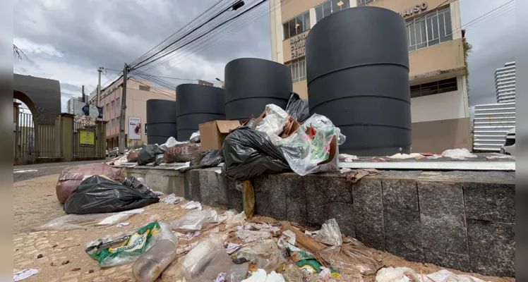 Moradores do Centro de PG reclamam das lixeiras subterrâneas