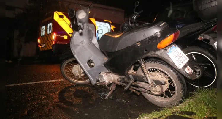 Veículo Chevrolet Onix e motocicleta Honda Biz se envolveram na colisão.