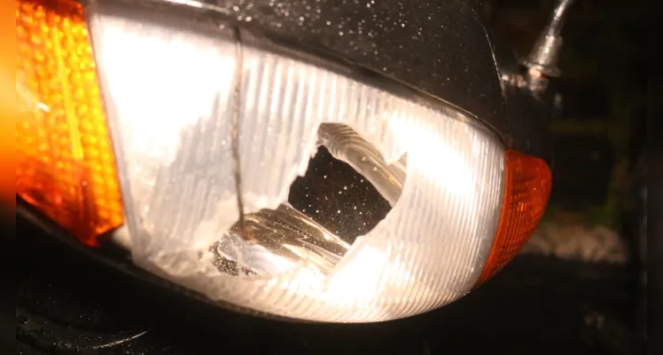 Veículo Chevrolet Onix e motocicleta Honda Biz se envolveram na colisão.