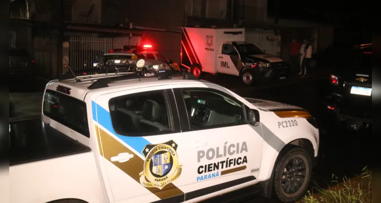 A Polícia Militar, Polícia Civil, Polícia Científica foram acionadas e o Instituto Médico Legal fez o recolhimento do corpo.