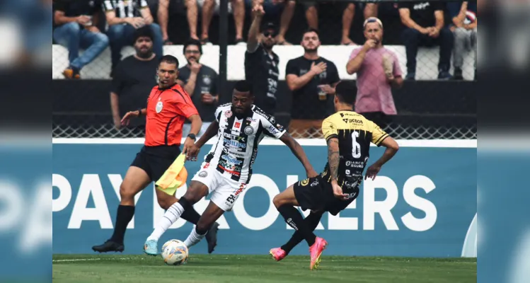 O técnico Rafael Guanaes, foi suspenso na última quinta-feira (15), na partida contra o Athletico Paranaense, depois de três cartões amarelos. 