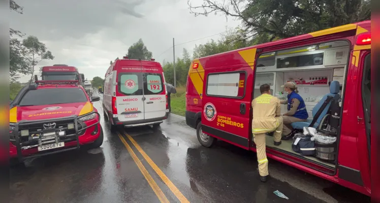 Família que estava na carreta, com placas de Cerquilho (SP), ficou ferida e foi encaminhada ao hospital em Ponta Grossa. 