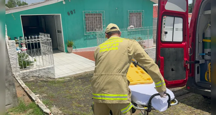 As equipes prestaram os primeiros atendimento à vítima e encaminharam à casa hospitalar. 