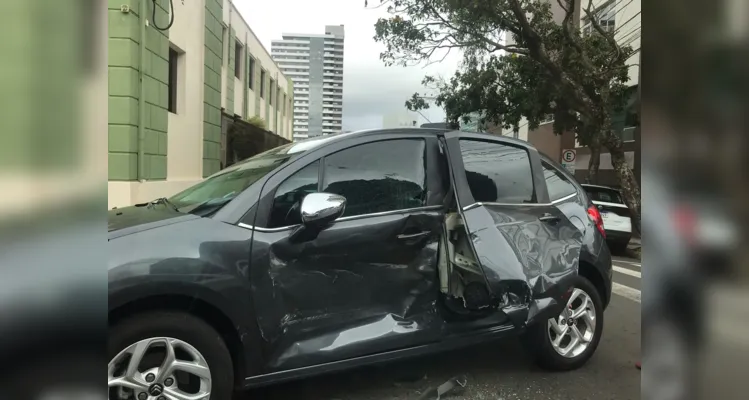 Acidente na 'Santana' dificulta trânsito no Centro de PG