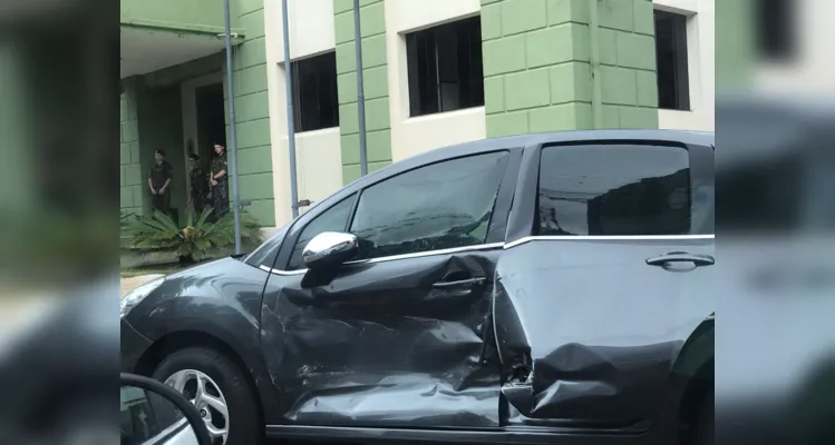 Acidente na 'Santana' dificulta trânsito no Centro de PG