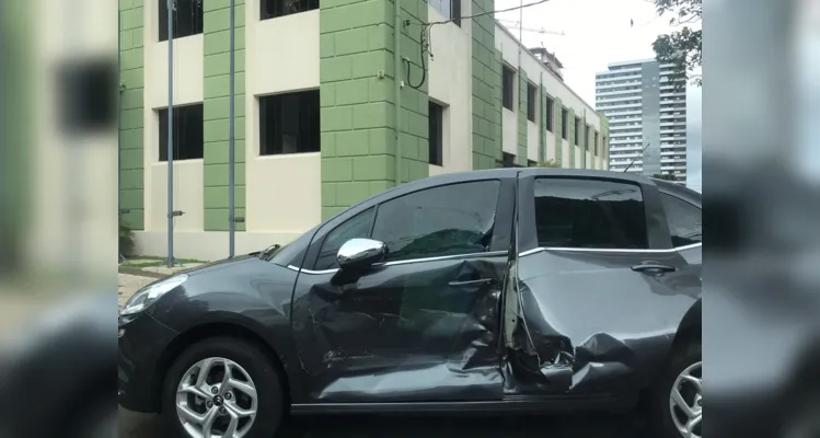 Acidente na 'Santana' dificulta trânsito no Centro de PG