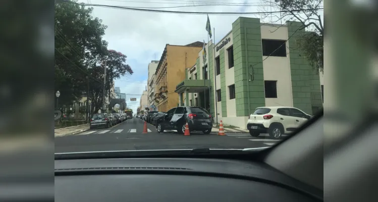 Acidente na 'Santana' dificulta trânsito no Centro de PG