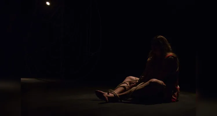 O espetáculo teatral é um drama baseado em relatos reais de mulheres.