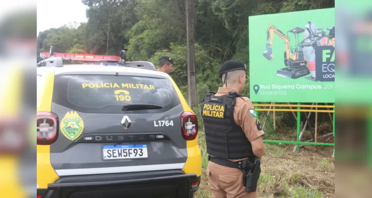 O Instituto Médico Legal (IML) e a Polícia Científica estiveram no local e fizeram o recolhimento. 