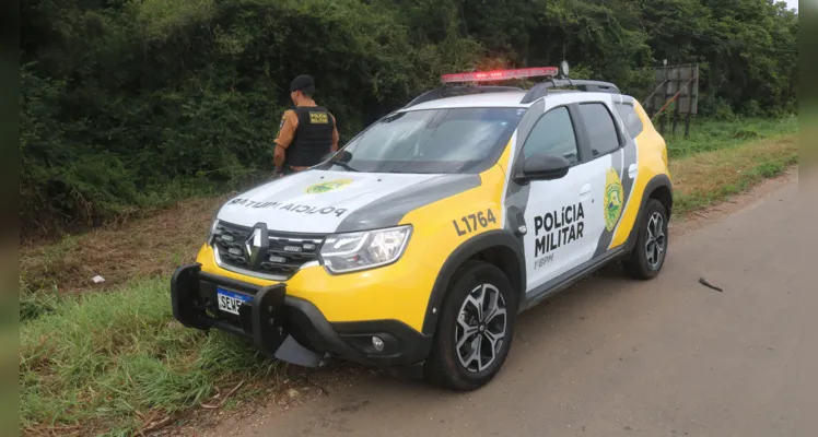 O Instituto Médico Legal (IML) e a Polícia Científica estiveram no local e fizeram o recolhimento. 