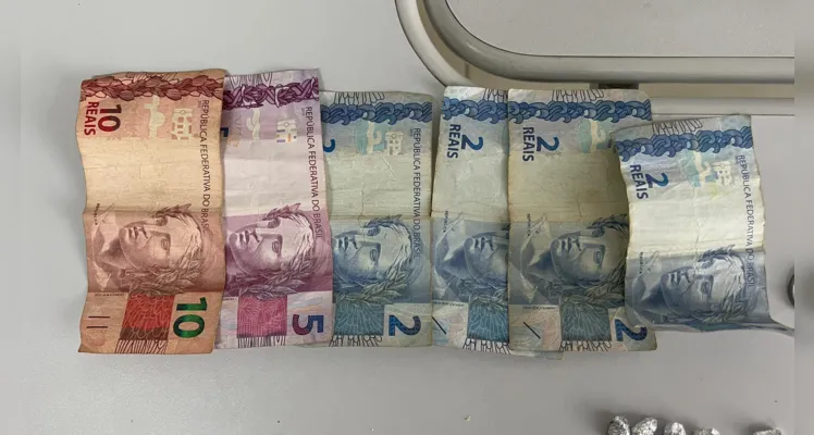 Jovem é flagrado vendendo drogas no centro de PG