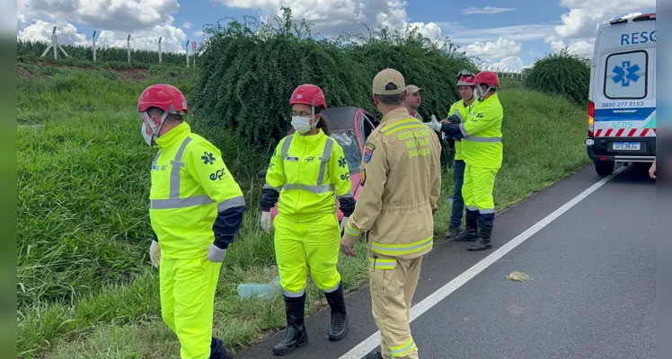 Uma equipe ABTR do Corpo de Bombeiros e uma equipe da concessionária EPR Litoral Pioneiro também estiveram no local prestando atendimento. 