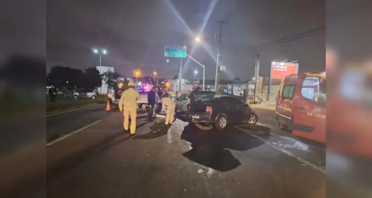 Acidente aconteceu na madrugada deste sábado (27) 