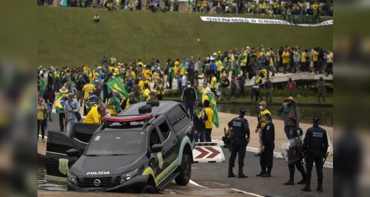 Cenas mostram caos em Brasília ocasionado por golpistas