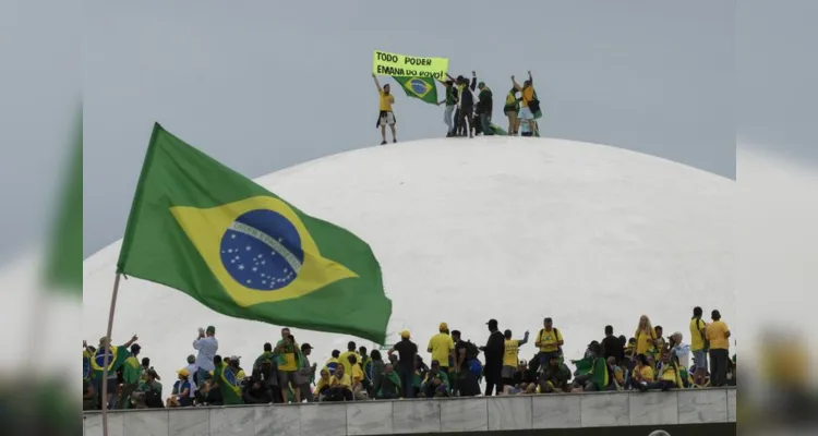 Cenas mostram caos em Brasília ocasionado por golpistas