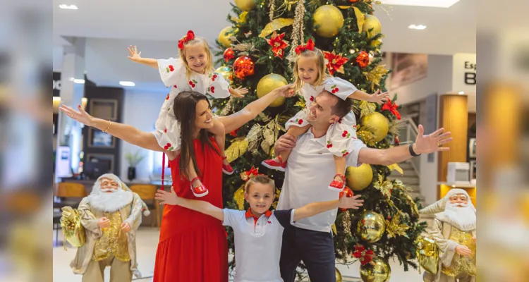 William Delinski e Luciana Marçal Delinski com seus filhos, Bernardo, Valentina e Sophia Marçal Delinski