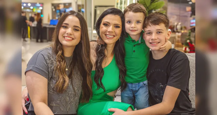 Amanda Rugilo e Beatriz Rugilo Batistel, Samuel Rugilo
Batistel e Theo Rugilo Batistel