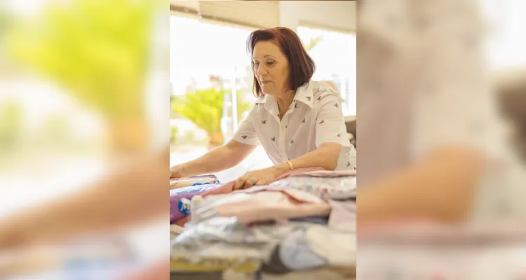 Nascida e criada nos Campos Gerais, constituiu família, e hoje desfruta ao lado do marido, dos 2 filhos e dos 7 netos