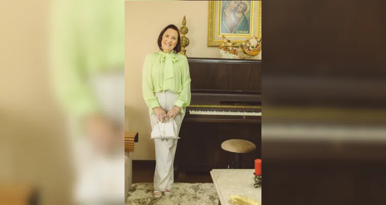 Nascida e criada nos Campos Gerais, constituiu família, e hoje desfruta ao lado do marido, dos 2 filhos e dos 7 netos