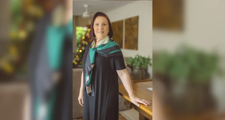 Nascida e criada nos Campos Gerais, constituiu família, e hoje desfruta ao lado do marido, dos 2 filhos e dos 7 netos