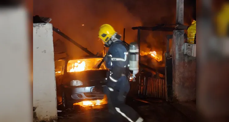 Incêndio aconteceu na noite desta quarta-feira (07) 