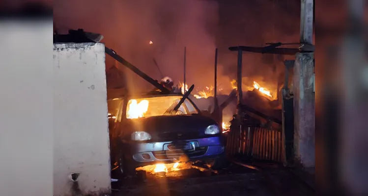 Incêndio aconteceu na noite desta quarta-feira (07) 