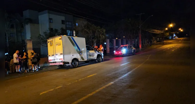 Rapaz foi encontrado caído e morto em frente ao conjunto residencial Monteiro Lobato 
