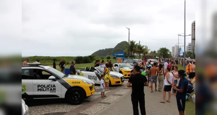 PM em viaturas de luxo impressionam turistas no litoral do Paraná