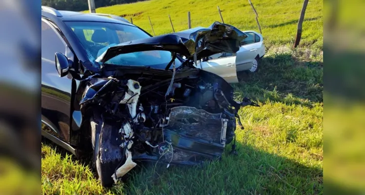 Um Volkswagen Voyage e uma SUV Hyundai IX35 se envolveram no acidente