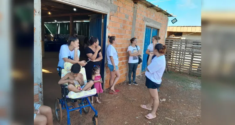Crianças de ocupação em Ponta Grossa recebem ovos de Páscoa
