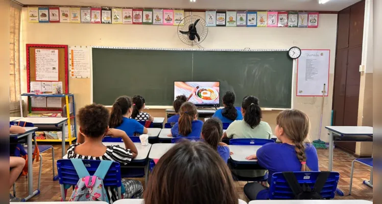 Durante os estudos a turma trabalhou a importância da prevenção de doenças por meio da alimentação e da prática de atividades físicas e noções sobre a pirâmide alimentar.