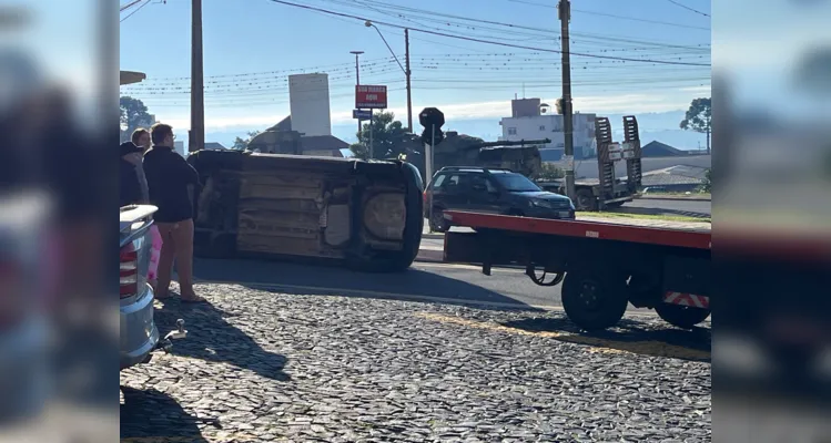 Acidente aconteceu na manhã desta quinta-feira (18) 