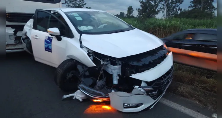 Motorista do carro teve uma contusão em dedo da mão esquerda.