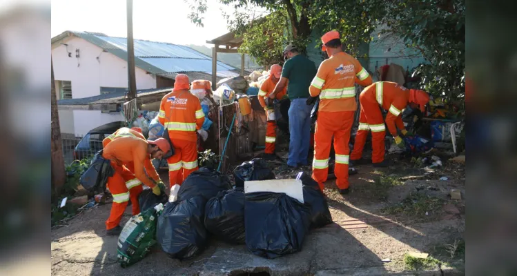 Os mutirões reúnem cerca de 85 pessoas entre agentes da Fundação Municipal de Saúde, integrantes do 2º Grupamento de Bombeiros e profissionais da Secretaria de Meio Ambiente e do Departamento de Urbanismo.